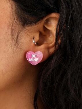 🩷🩷Glittery Pink Lucite Heart-shaped "Be Mine" Hypoallergenic Earrings (OS) NWT